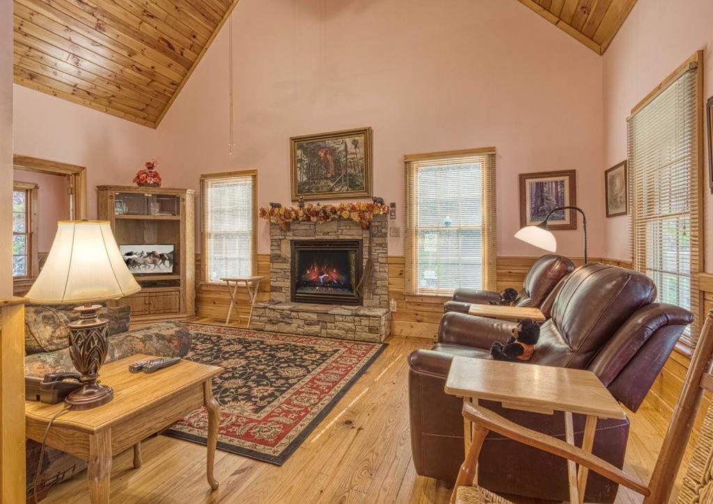 Hemlock Hollow, Pool Access, 1089 Free Tickets Each Paid Day, Dollywood And More Sevierville Exterior foto